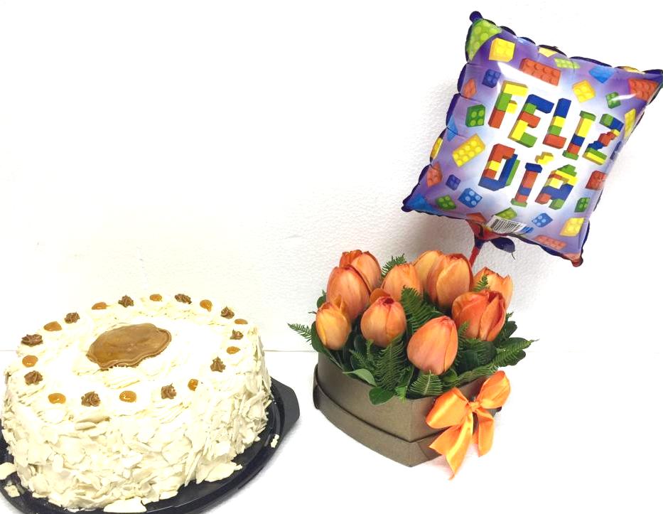 Caja Corazn de 10 Tulipanes, Torta del Dia para 15 Personas y Globito